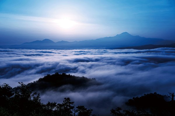 画像1: 山陰絶景　雲海と大山 (1)