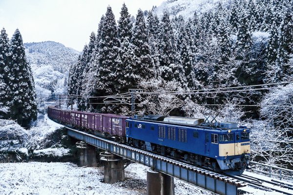 画像1: 伯備線貨物写真集　中国山地の県境近く白銀の世界 (1)